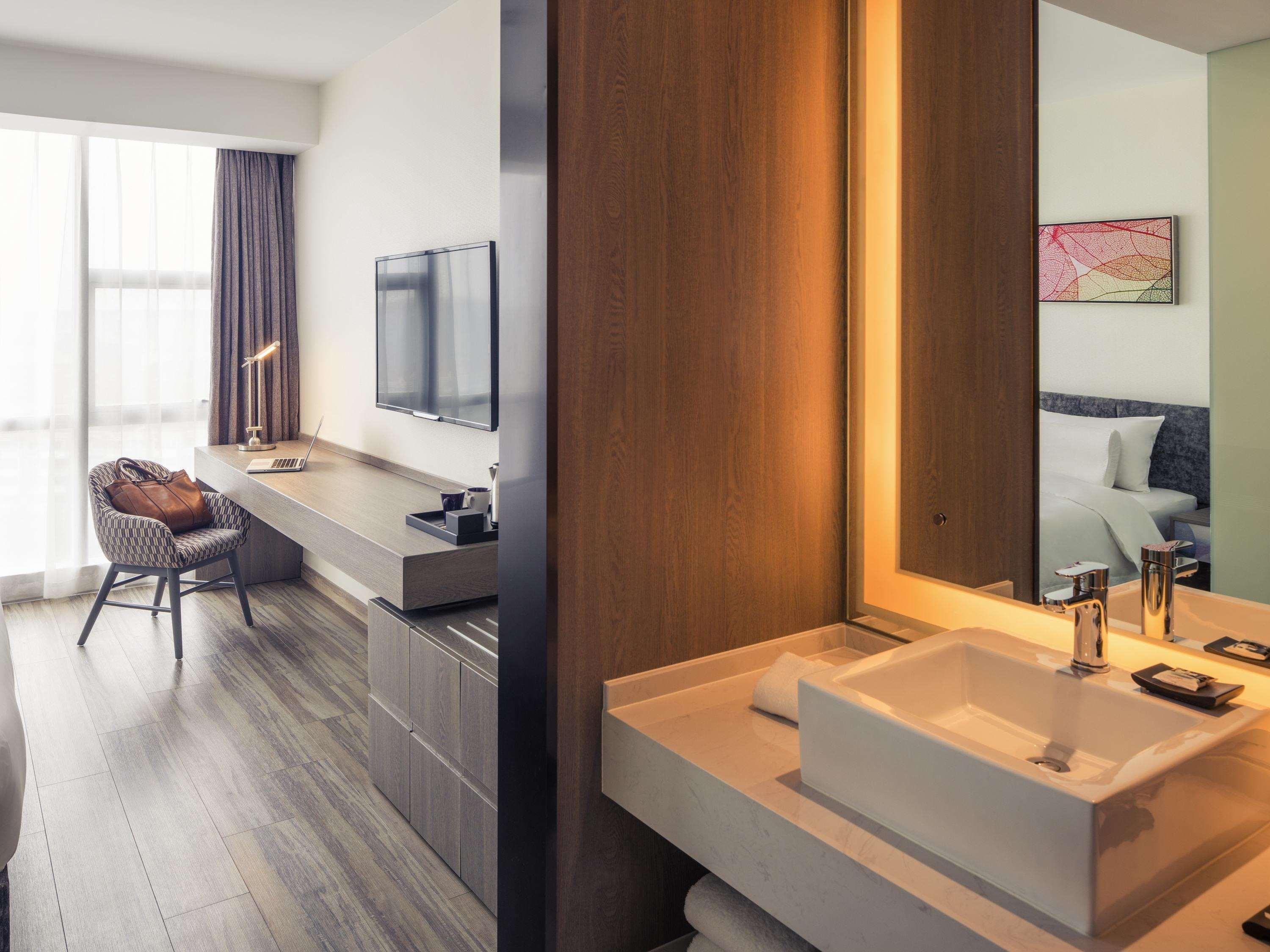 Mercure Hongqiao South Hotel 4*