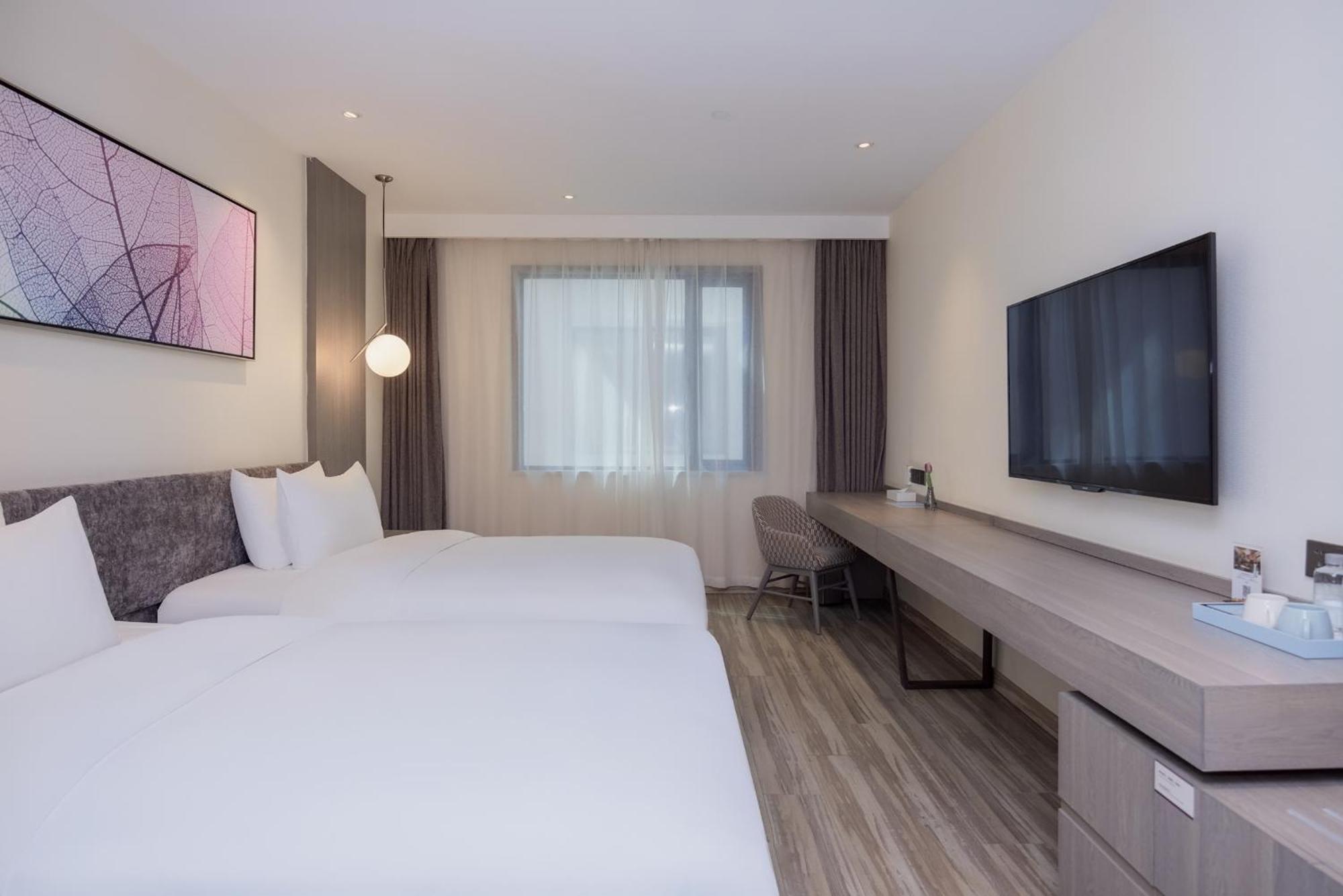 Mercure Hongqiao South Hotel 4*